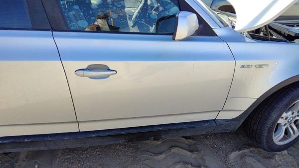 2004 BMW X3 Front Door RH Silver — photo 2