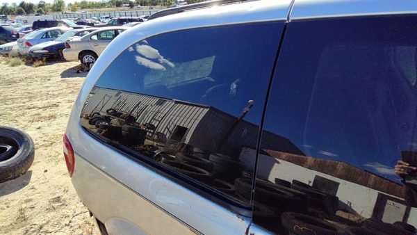 01-07 Caravan Passenger Right Rear Quarter Glass 119 Wb Power Back Side Window — photo 2