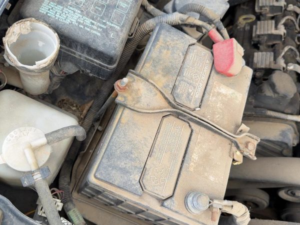 1998-2004 Isuzu Rodeo Complete Battery Box Mount Tray With Hold Down Oem — photo 2