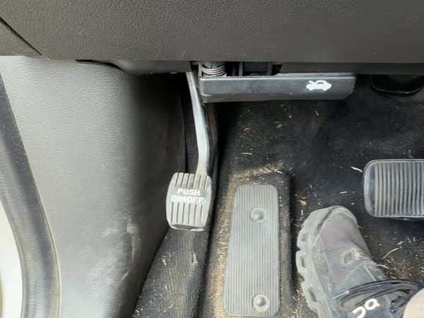 05-07 Ford Fivehundred Parking Brake Pedal Assembly Oem Complete Emergency Unit — photo 1
