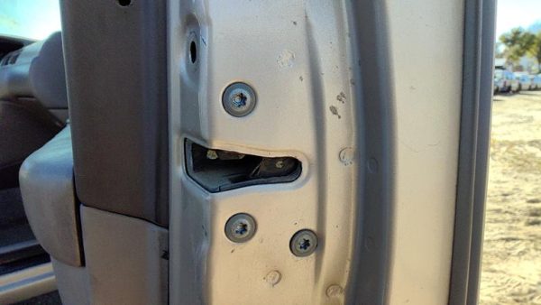 1997-2001 Toyota Camry Passenger Right Front Door Latch With Rods/Cables Oem — photo 1