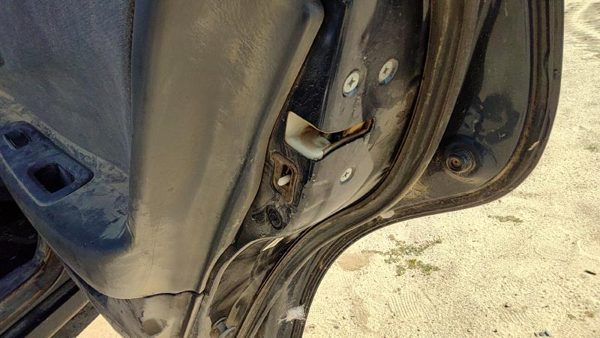 1998-2002 Honda Accord Passenger Right Rear Door Latch With Rods/Cables Oem Back — photo 1