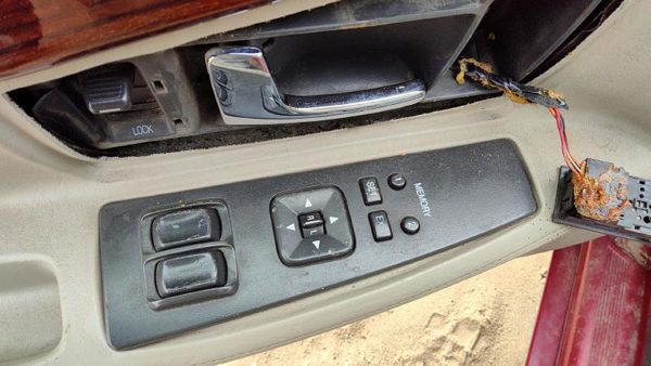 1999-2002 Cadillac Eldorado Driver Left Front Power Window Master Control Switch — photo 1