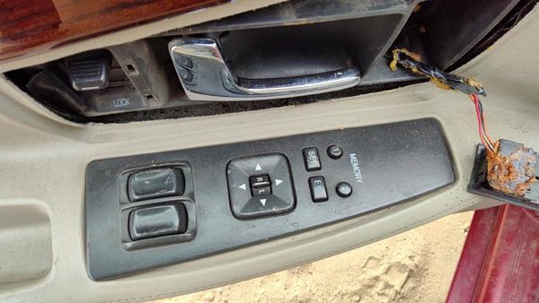 1999-2002 Cadillac Eldorado Driver Left Front Power Window Master Control Switch — photo 2