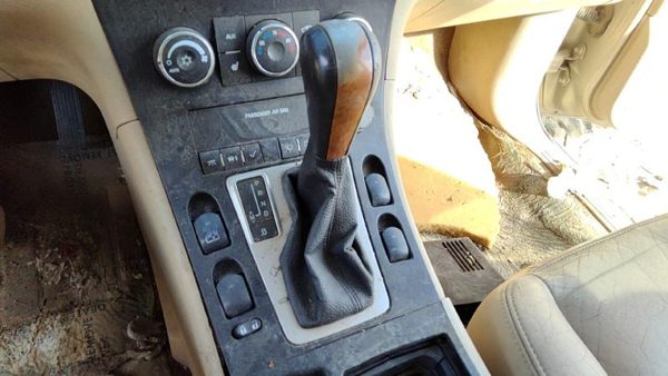 07-09 Grand Vitara Xl-7 Floor Shifter Lever Assembly Automatic Transmission Tan — photo 1
