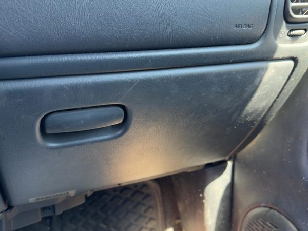 01 Chevy S10 Blazer Glove Box Assembly Complete Door With Latch Oem Graphite 12H — photo 2