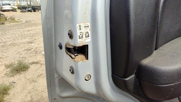 2007-2011 Chevy Tahoe Driver Left Rear Door Latch With Rods/cables Oem Back — photo 2