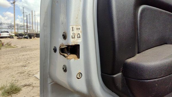 2007-2011 Chevy Tahoe Driver Left Rear Door Latch With Rods/cables Oem Back — photo 3