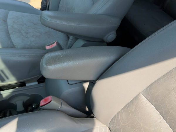 2002-2007 Saturn Vue Redline Driver Left Front Arm Rest Side Seat Oem Gray 17D — photo 4