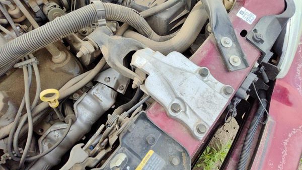 1997-2004 Chevy Venture Pair Of Motor Mount Brackets Oem Upper Radiator Support — photo 6