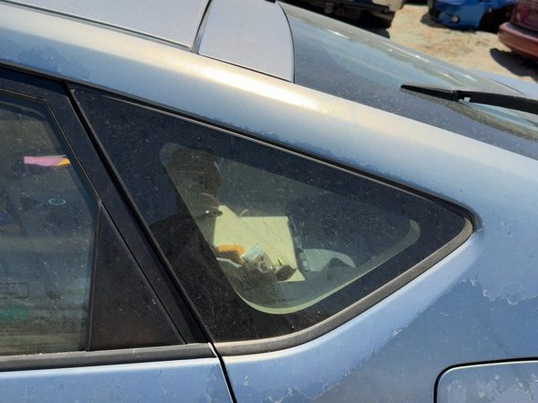 2004-2009 Toyota Prius Driver Left Rear Quarter Glass Side Window OEM 6272047011 — photo 2