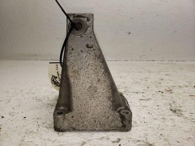 2006-2006 Dodge Sprinter Van 3500 Passenger Right Motor Mount Bracket Brace 2.7L