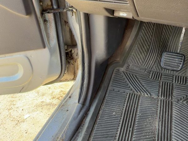 1988-1995 Isuzu Pup Driver Left Lower Kick Trim Panel Oem Gray — photo 3
