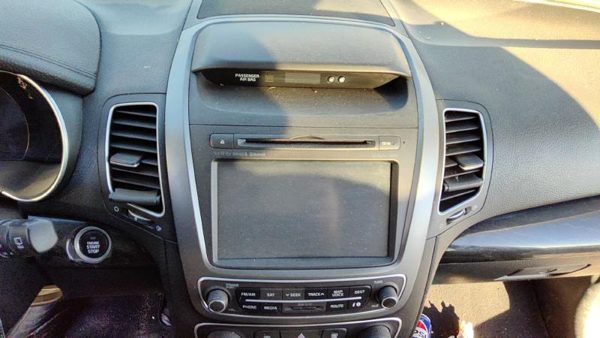 2011-2015 Kia Sorento Trim Bezel Around Radio Surround Dash Panel Oem — photo 2
