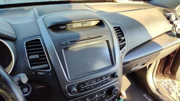 2011-2015 Kia Sorento Trim Bezel Around Radio Surround Dash Panel Oem — photo 3