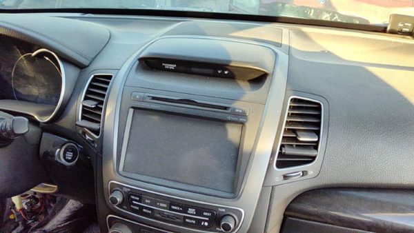 2011-2015 Kia Sorento Trim Bezel Around Radio Surround Dash Panel Oem — photo 4