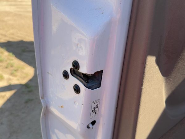 01-07 Chevy Silverado 2500 Driver Left Rear Door Latch With Rods/Cables Oem Back — photo 3