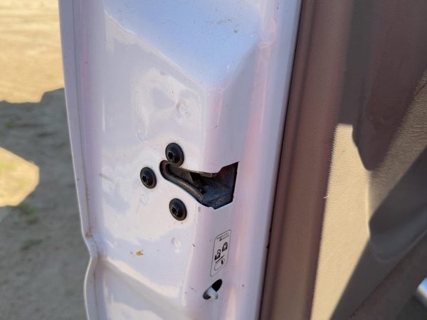 01-07 Chevy Silverado 2500 Driver Left Rear Door Latch With Rods/Cables Oem Back — photo 2