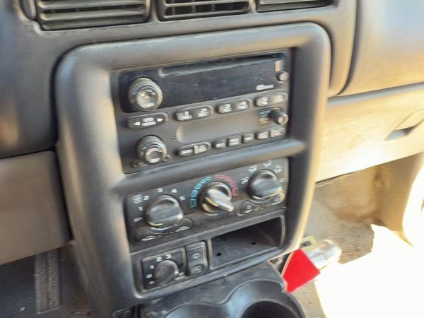 2001-2005 Chevy Venture Trim Bezel Around Radio Surround Dash Panel Oem Gray 14C — photo 1