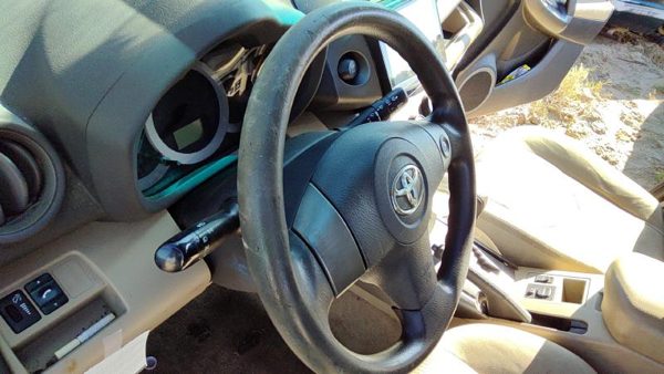 2011 Toyota RAV4 Steering Column Rav-4 Floor Shift Key — photo 2