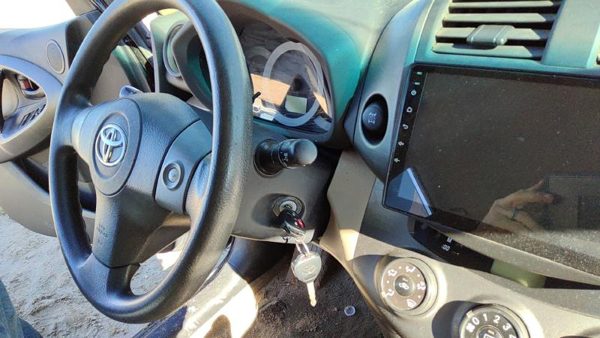 2011 Toyota RAV4 Steering Column Rav-4 Floor Shift Key — photo 4