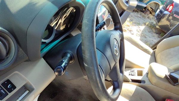 2011 Toyota RAV4 Steering Column Rav-4 Floor Shift Key — photo 3