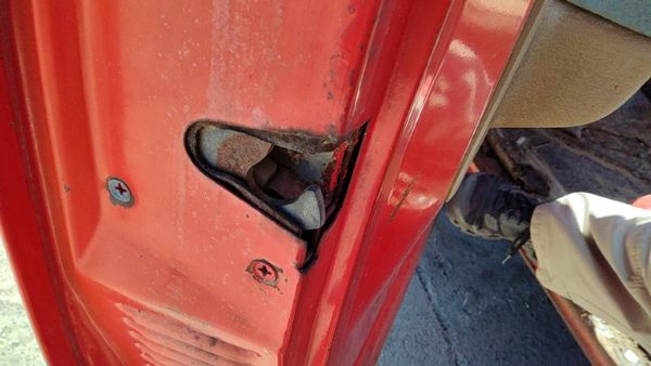 1973-1974 Chevy Silverado K10 Driver Left Front Door Latch With Rods/Cables Oem — photo 2