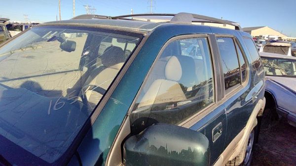 2000 Honda Passport Front Door LH 4DR Hgm Huntsman Green — photo 2