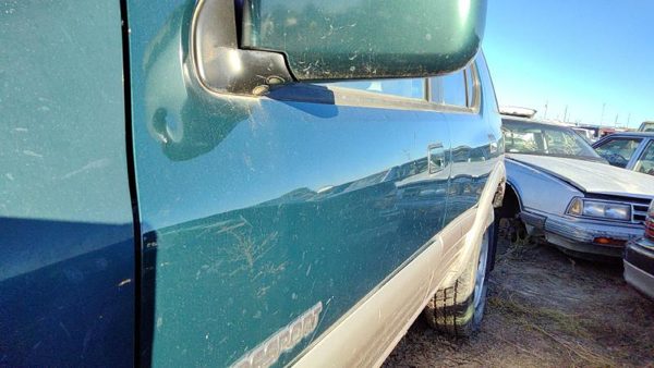 2000 Honda Passport Front Door LH 4DR Hgm Huntsman Green — photo 4