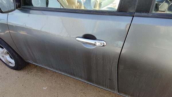 2017 Nissan Versa Front Door LH Gray Kad — photo 1