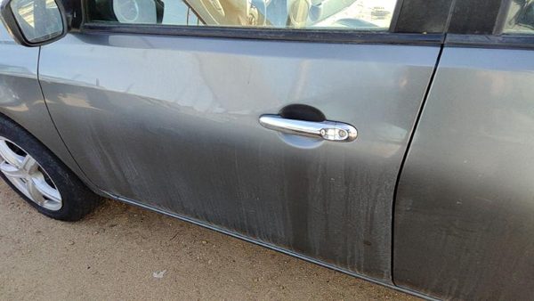2017 Nissan Versa Front Door LH Gray Kad — photo 2