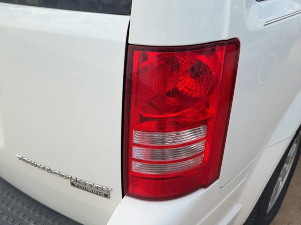 2008-2010 Chrysler Town & Country Passenger Right Tail Light Brake Lamp Oem Rear — photo 2