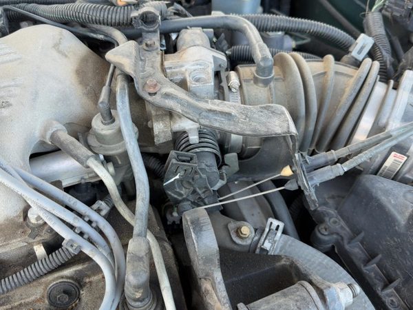 1999 Chevy Lumina Throttle Body Valve OEM with Sensors 3.1L V6 17113576 — photo 4