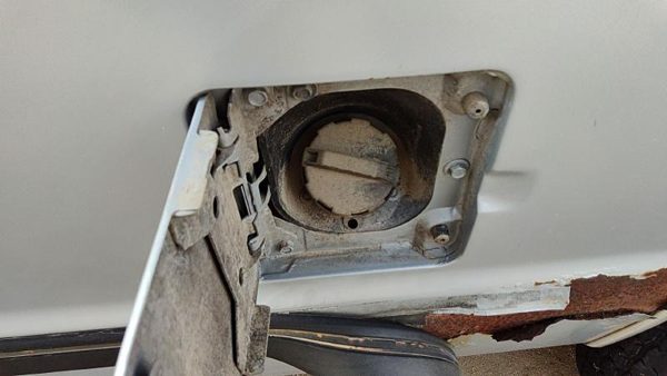 1982-1993 Chevy S10 Pickup Fuel Filler Neck Assembly With Gas Cap Oem — photo 3