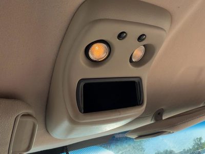 03-07 Silverado 2500 Center Overhead Console Dome Light Map Lamp Cubby Tan 52D
