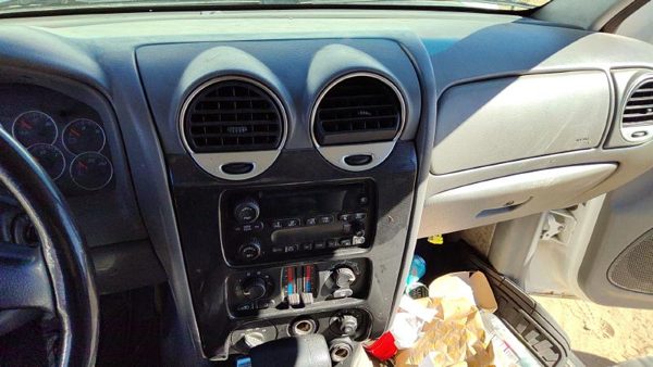 2005-2009 Gmc Envoy Trim Bezel Around Radio Surround Dash Panel Oem 15141385 — photo 1