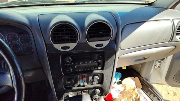 2005-2009 Gmc Envoy Trim Bezel Around Radio Surround Dash Panel Oem 15141385 — photo 2