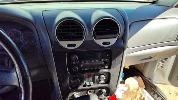 2005-2009 Gmc Envoy Trim Bezel Around Radio Surround Dash Panel Oem 15141385 — photo 4