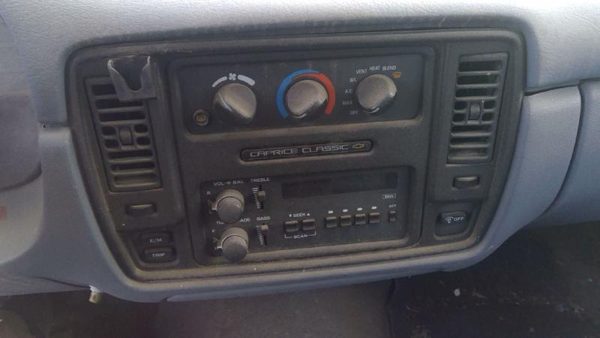 1994 Chevrolet Caprice Dash Panel Blue — photo 9