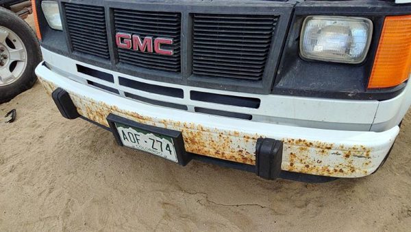 1985-1994 Gmc Safari Trim Strip Below Grille Oem White 14066714 — photo 1