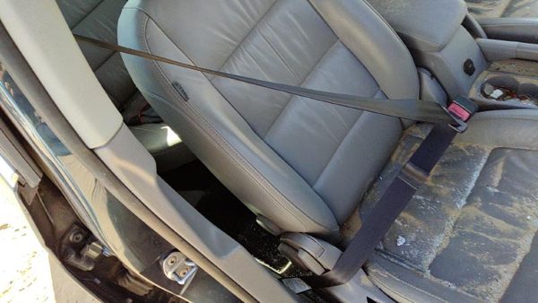 2005-2010 Vw Jetta Passenger Right Front Seat Belt Retractor Oem Shoulder Gray — photo 2