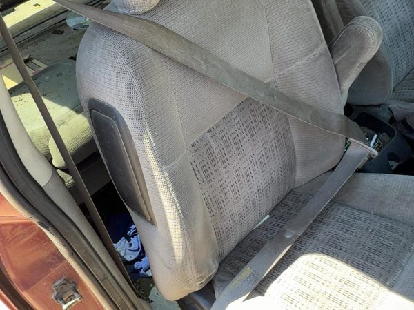 02-04 Chevy Venture Passenger Right Front Seat Belt Buckle Receiver Oem Gray 14C — photo 1