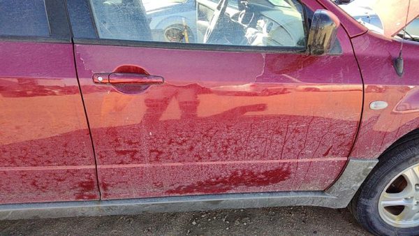 2004 Mitsubishi Outlander Front Door RH Red — photo 2