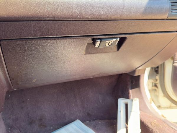 1986-1989 Honda Accord Lx Glove Box Assembly Complete Door With Latch Oem Maroon — photo 1