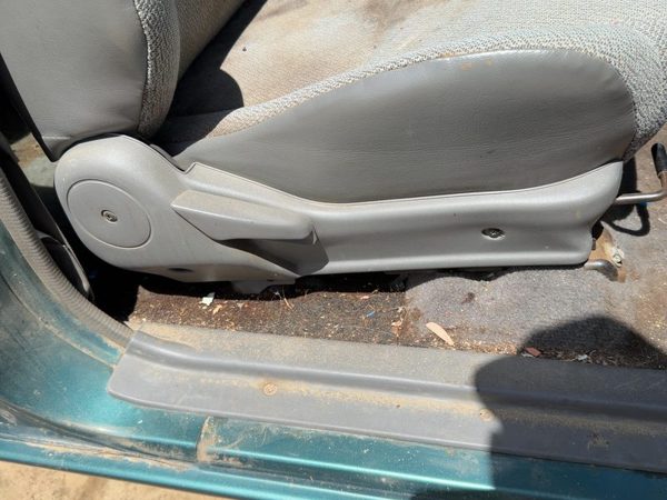 95-97 Isuzu Rodeo Passenger Right Side Seat Trim Panel Oem Gray 160 — photo 1