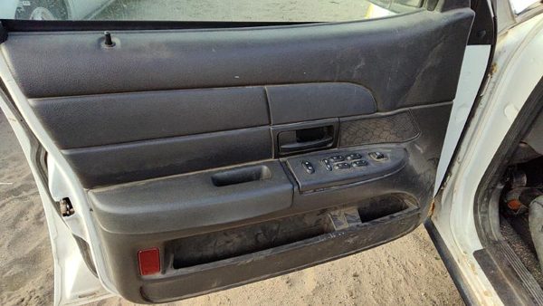 2005 Ford Crown Vic Driver Left Front Door Trim Panel With Master Switch Black — photo 3