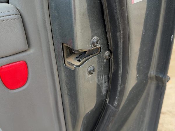 98-04 Seville Passenger Right Front Door Latch With Rods/Cables Oem Sedan Sts — photo 2