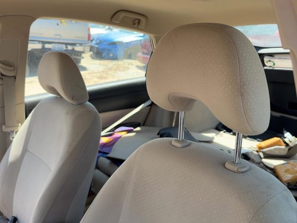 2004-2005 Toyota Prius Pair Of Front Headrests Oem Left Right Set Seat Tan 08 — photo 1