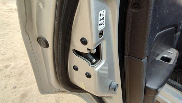 2006-2012 Ford Fusion Driver Left Rear Door Latch With Rods/Cables Oem Back — photo 2