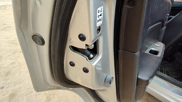 2006-2012 Ford Fusion Driver Left Rear Door Latch With Rods/Cables Oem Back — photo 3